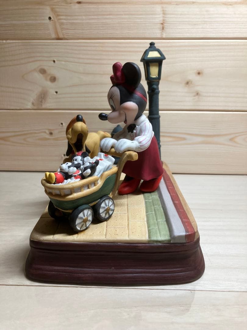 美品Disney 陶器フィギュア 三つ子ミッキーたちとお散歩するミニー＆プルート