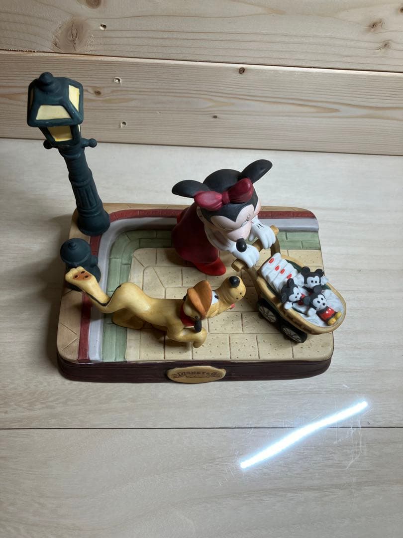 美品Disney 陶器フィギュア 三つ子ミッキーたちとお散歩するミニー＆プルート