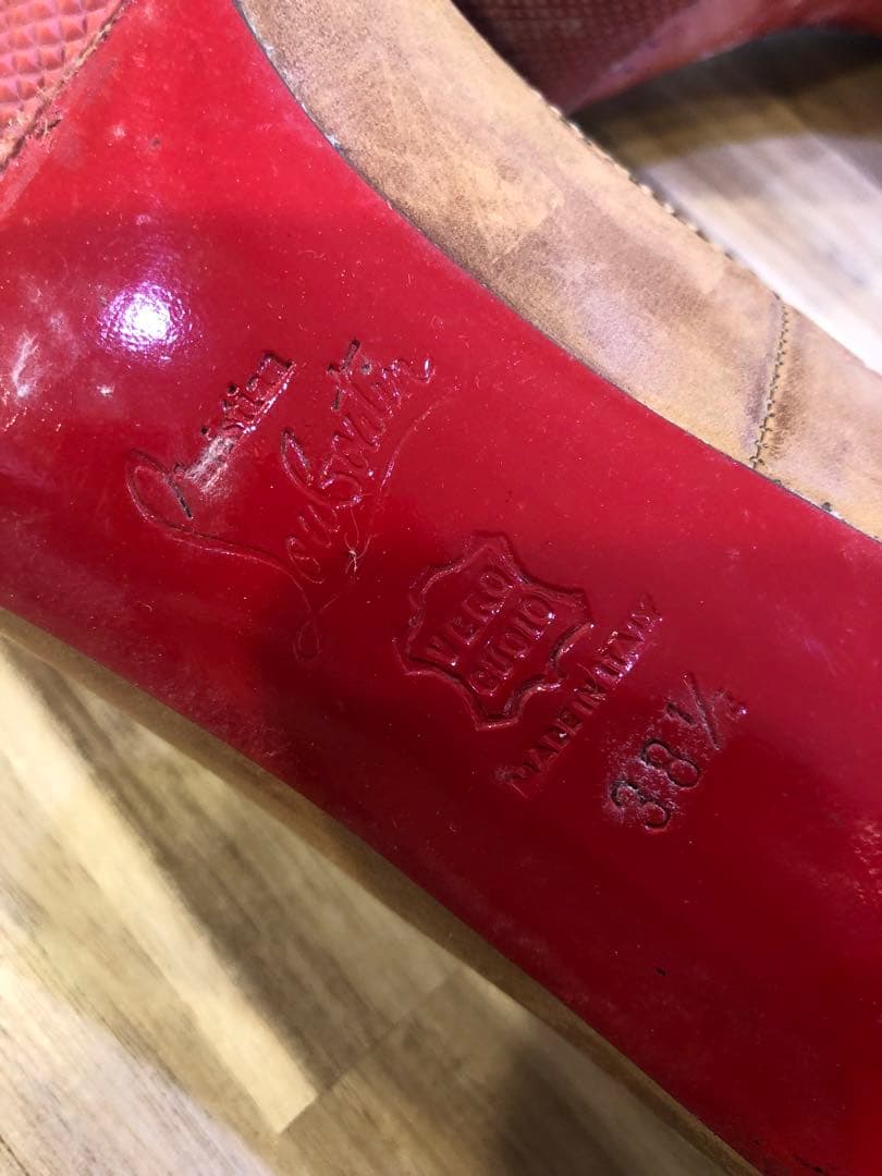 Christian Louboutin ベージュ タッセル ハイヒールパンプス