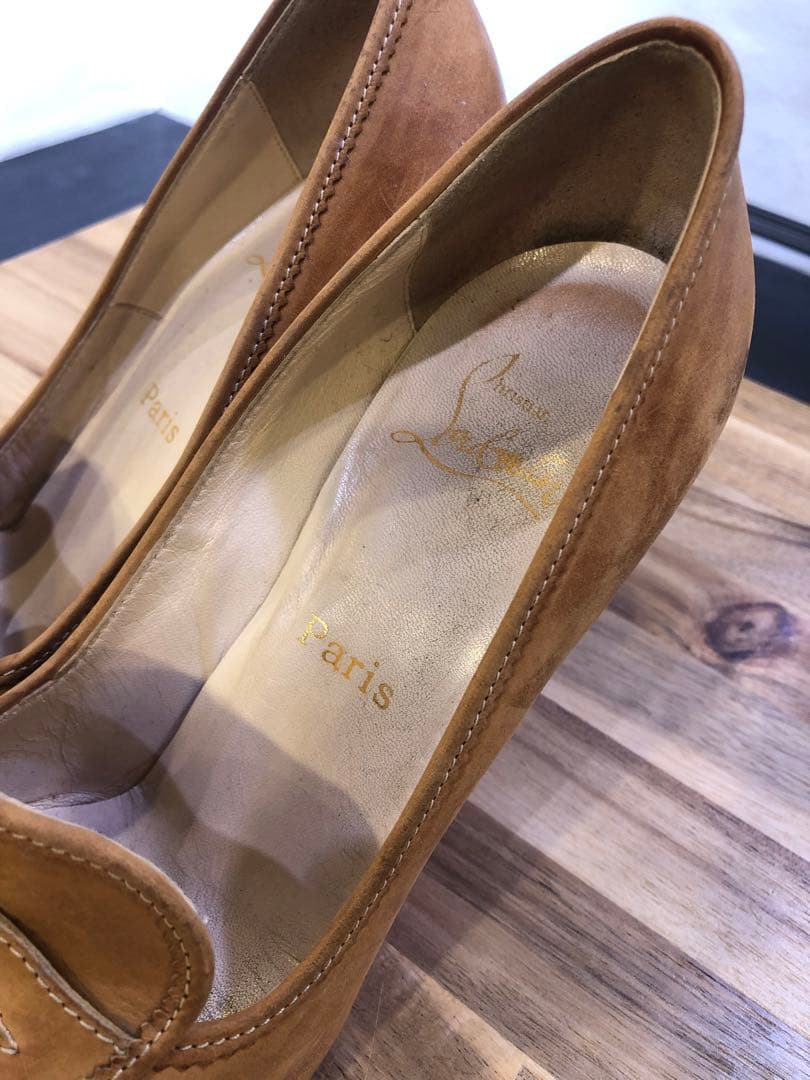 Christian Louboutin ベージュ タッセル ハイヒールパンプス