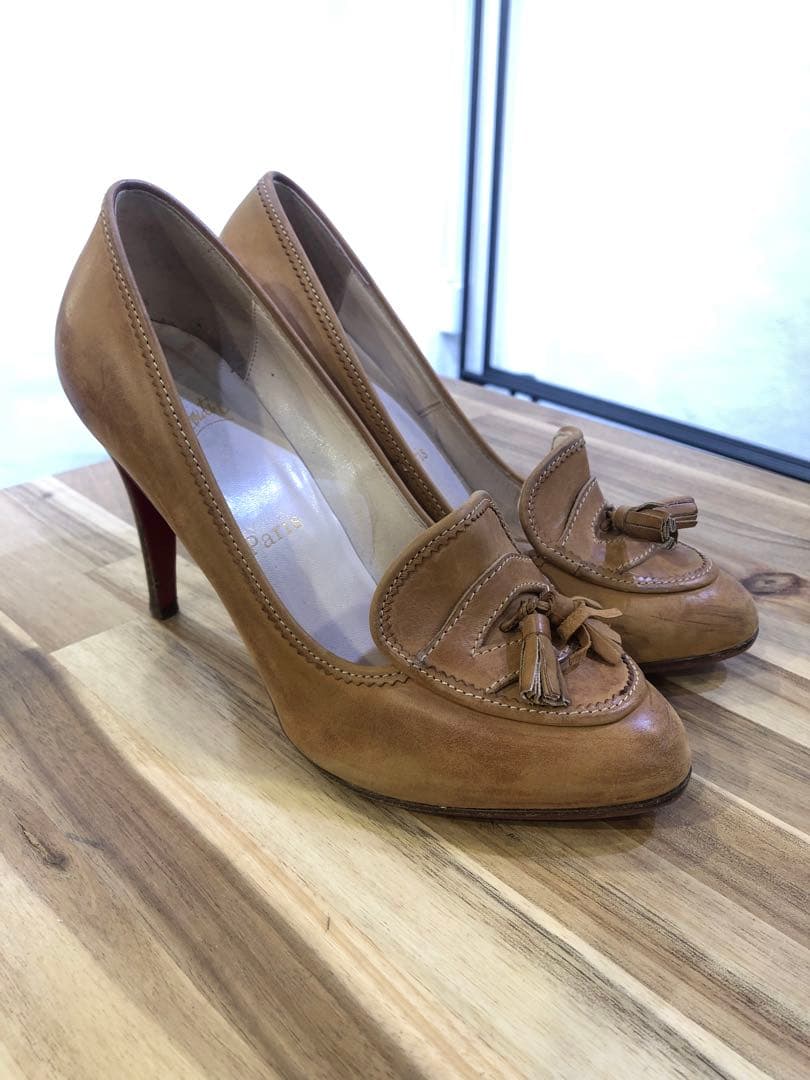 Christian Louboutin ベージュ タッセル ハイヒールパンプス