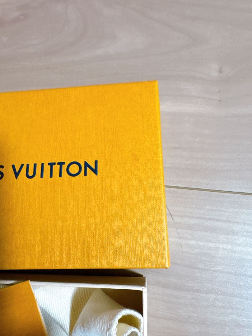 LOUIS VUITTON 花柄キーホルダー