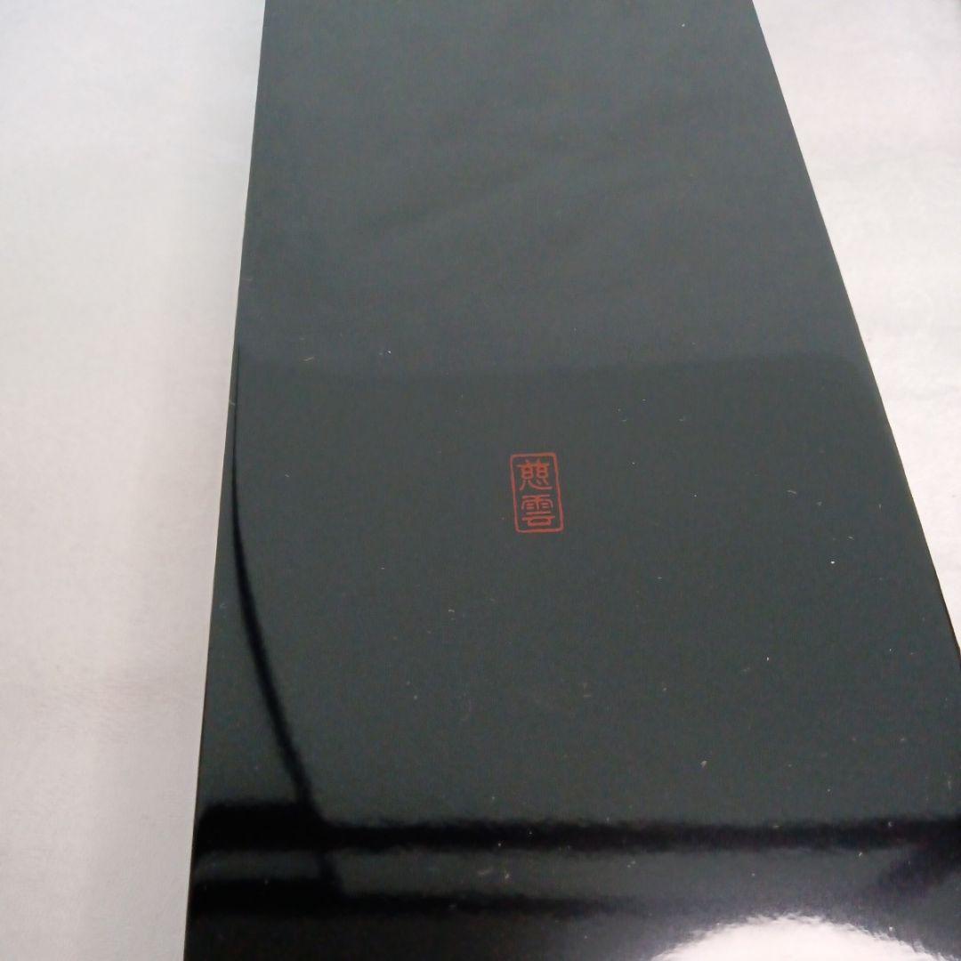 韓国螺鈿　らでんの長箱　内側には鮑貝　双鶴唐草文様　木製黒漆塗り　落款有　新品