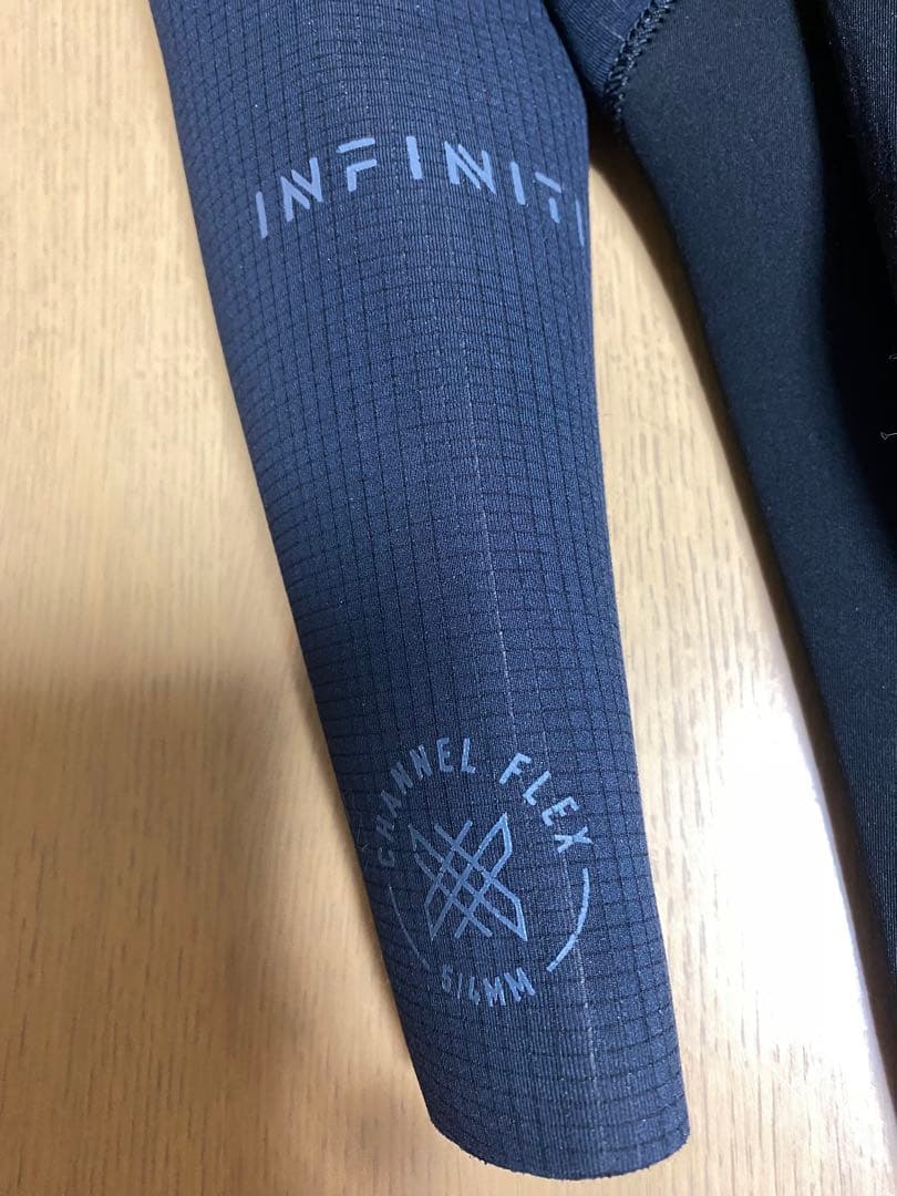 Xcel INFINITY フルスーツ フード付き