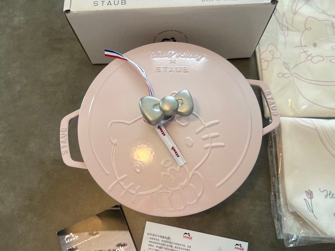 即日発送　新品日本未発売海外限定　ストウブ ハローキティコラボ　ワナベ24cm