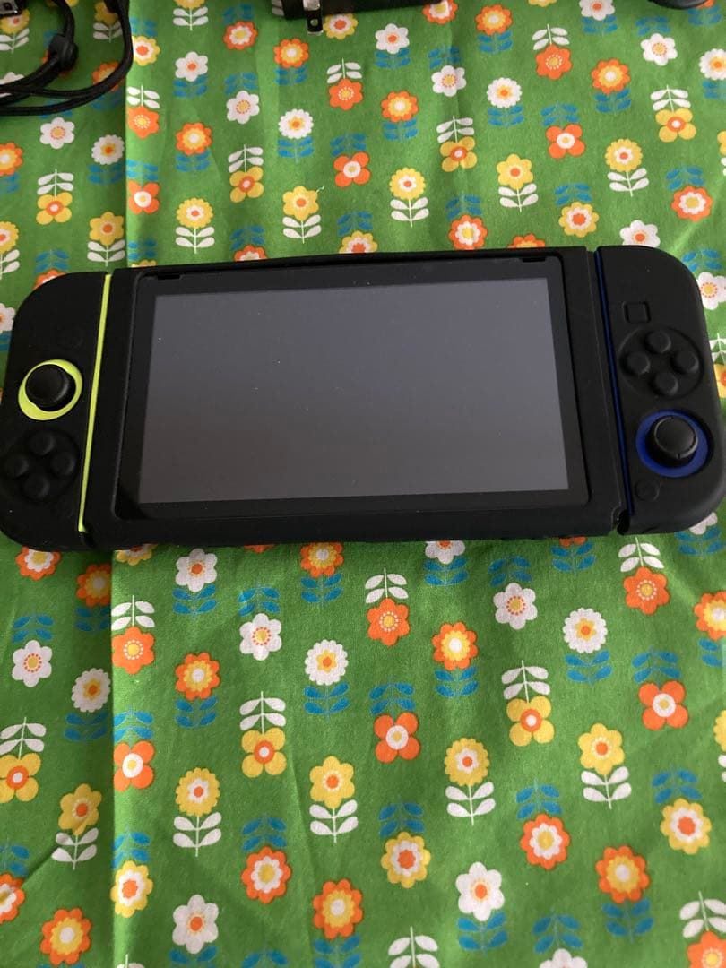 Nintendo Switch 本体 + Joy-Con 付属