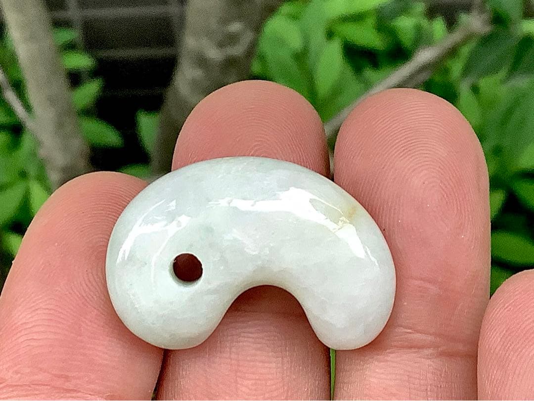 希少黄色味入り＊氷‼️ お守り*守護石に　一生物の本物糸魚川翡翠勾玉　鑑別書取得‼️
