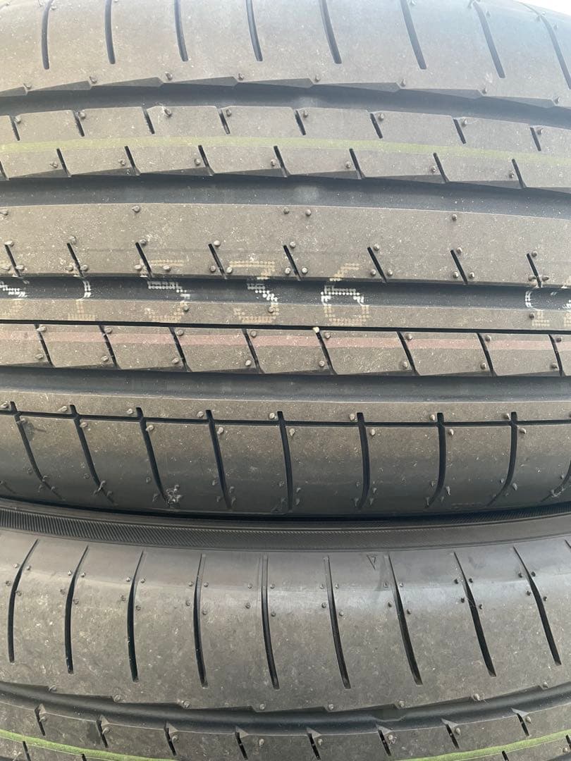 新車外し　ヨコハマ　ADVAN V61 225/55R18 4本　レクサスLBX