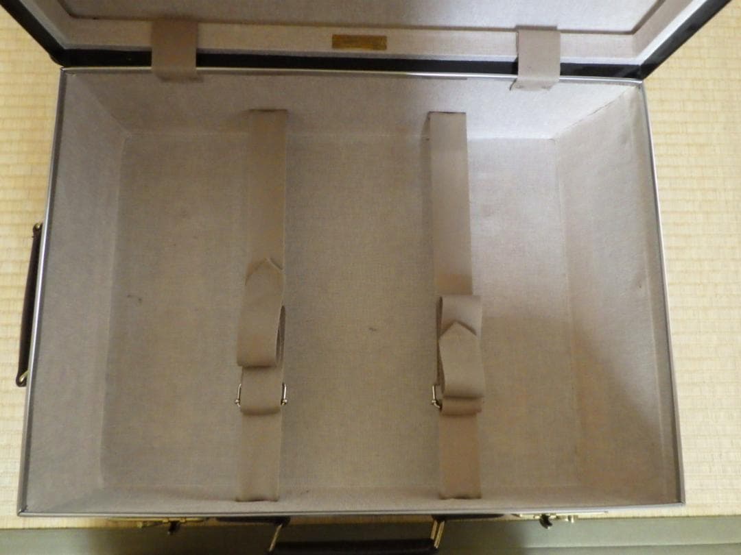 グローブトロッターキャリーケース　黒