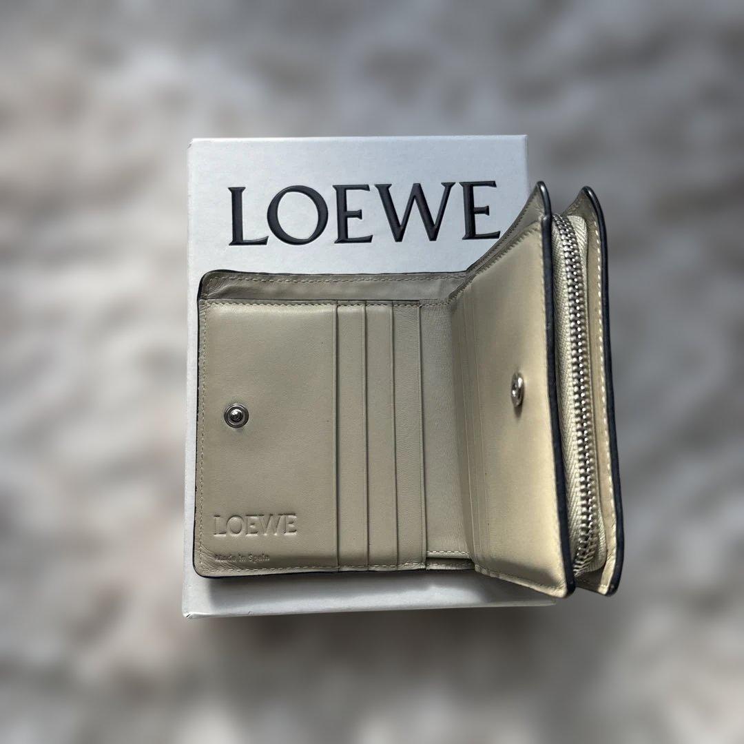LOEWE 二つ折り財布