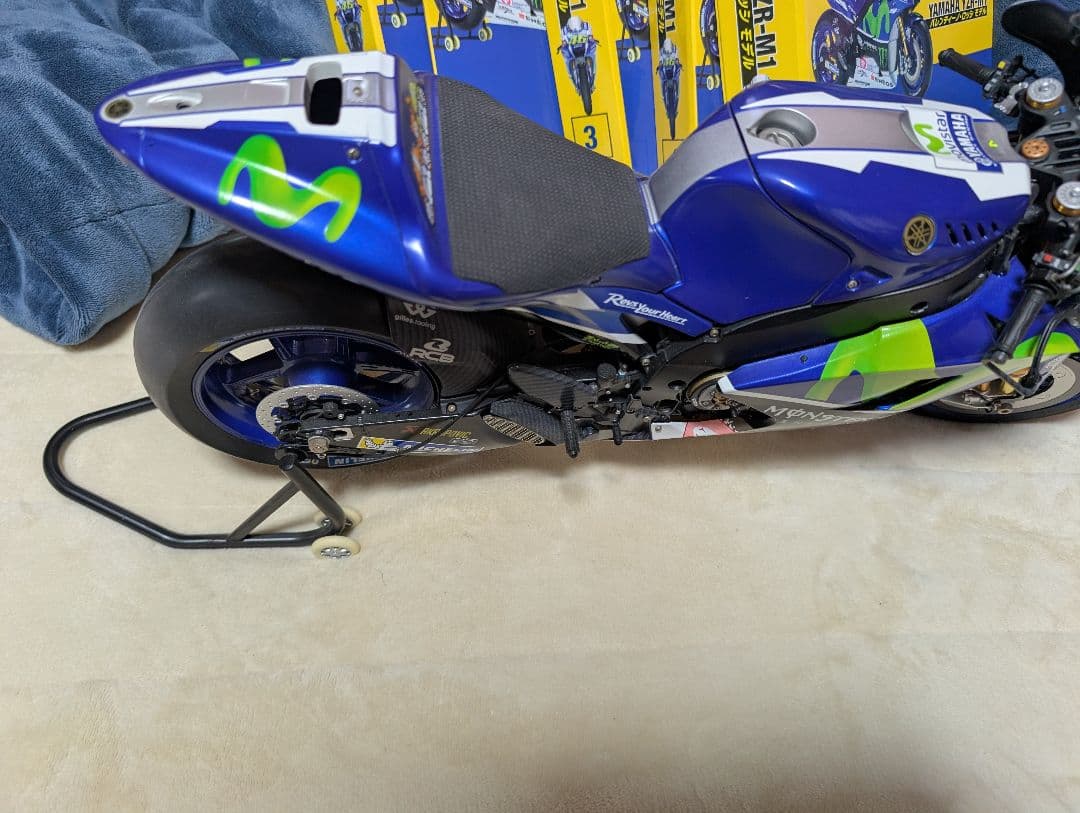 M*i様 Yamaha YZR-M1 1/4スケールモデル
