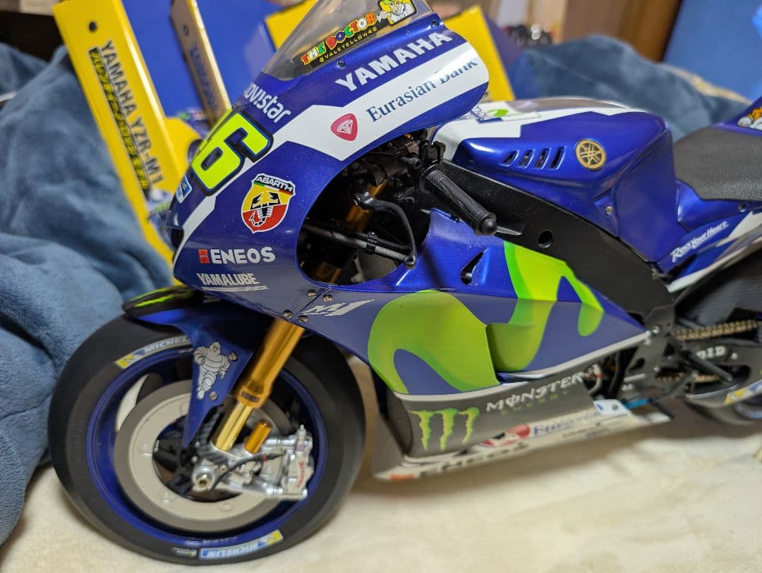 M*i様 Yamaha YZR-M1 1/4スケールモデル