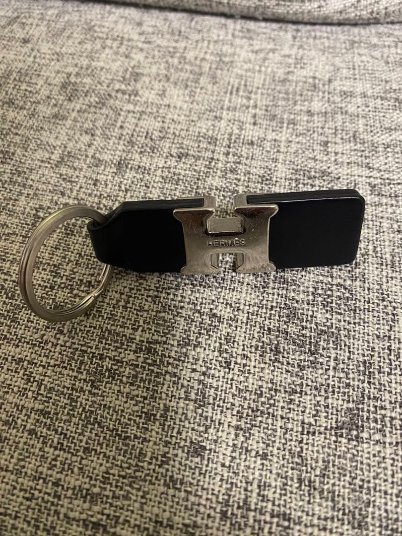 HERMES ブラックレザー キーホルダー