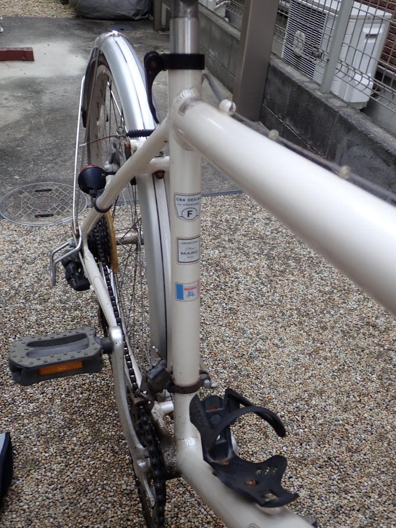 白いクロスバイク スポーツサイクル　アルミフレーム 27インチ　SHIMANO
