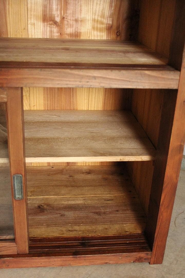 古く味のある木枠ガラス戸棚　食器棚　水屋　キャビネット　古家具