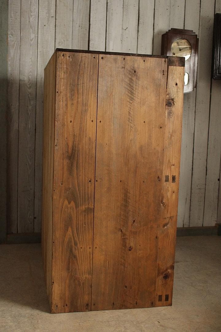 古く味のある木枠ガラス戸棚　食器棚　水屋　キャビネット　古家具