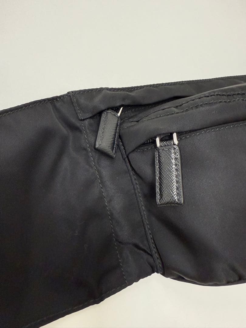 PRADA ナイロン ボディバッグ 黒 三角ロゴ 正規品