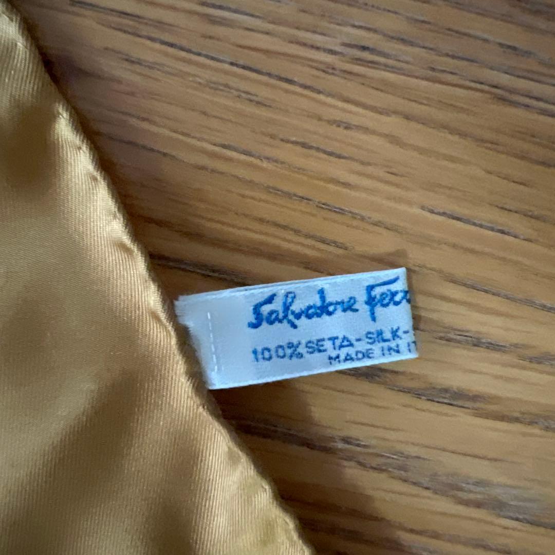 Salvatore Ferragamo 孔雀デザイン スカーフ