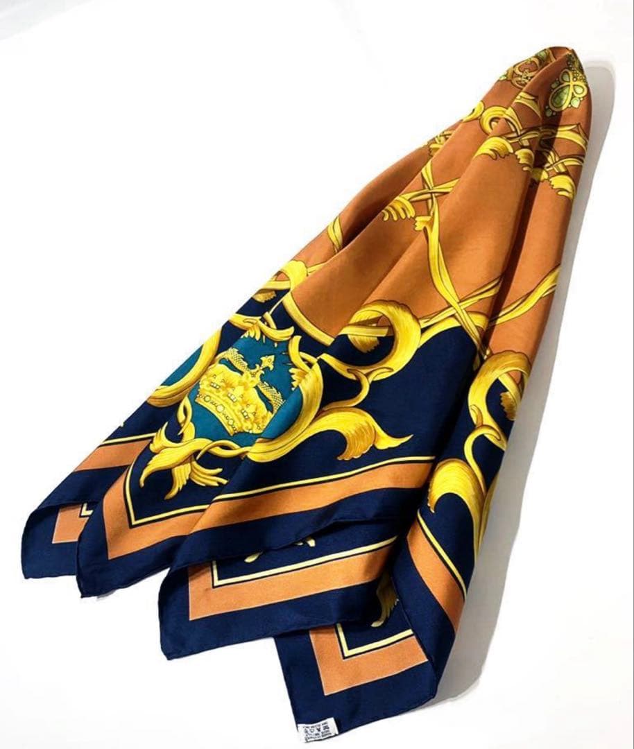 美品 Hermès シルク スカーフ Couronnes エルメス カレ 90