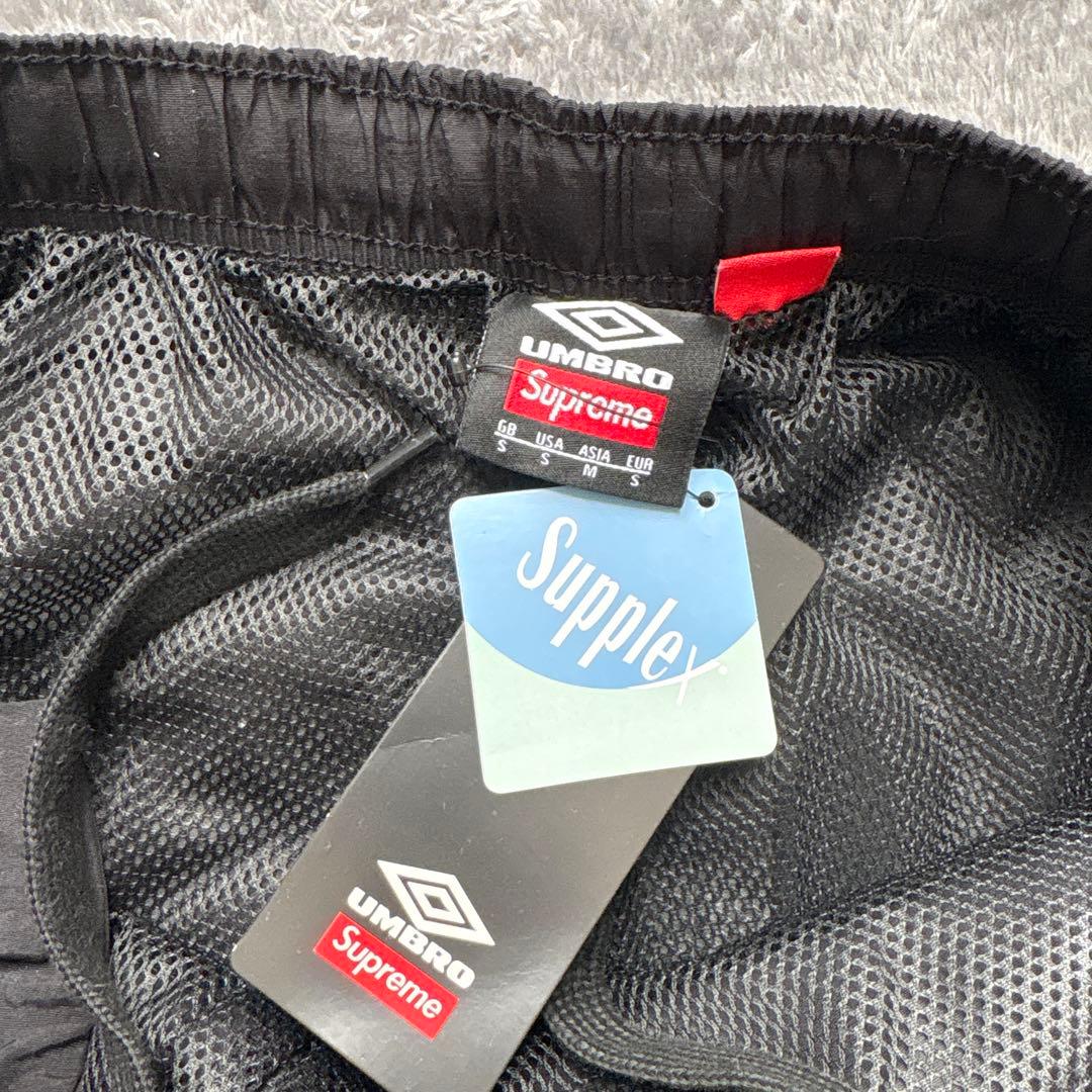 Umbro Supreme ブラックパンツ