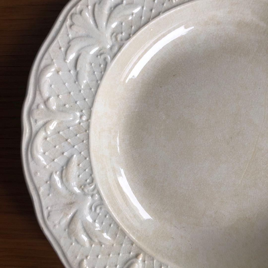 ボルドー 程よく色付いた枯れ感のあるレリーフプレート 深皿 フランスアンティーク