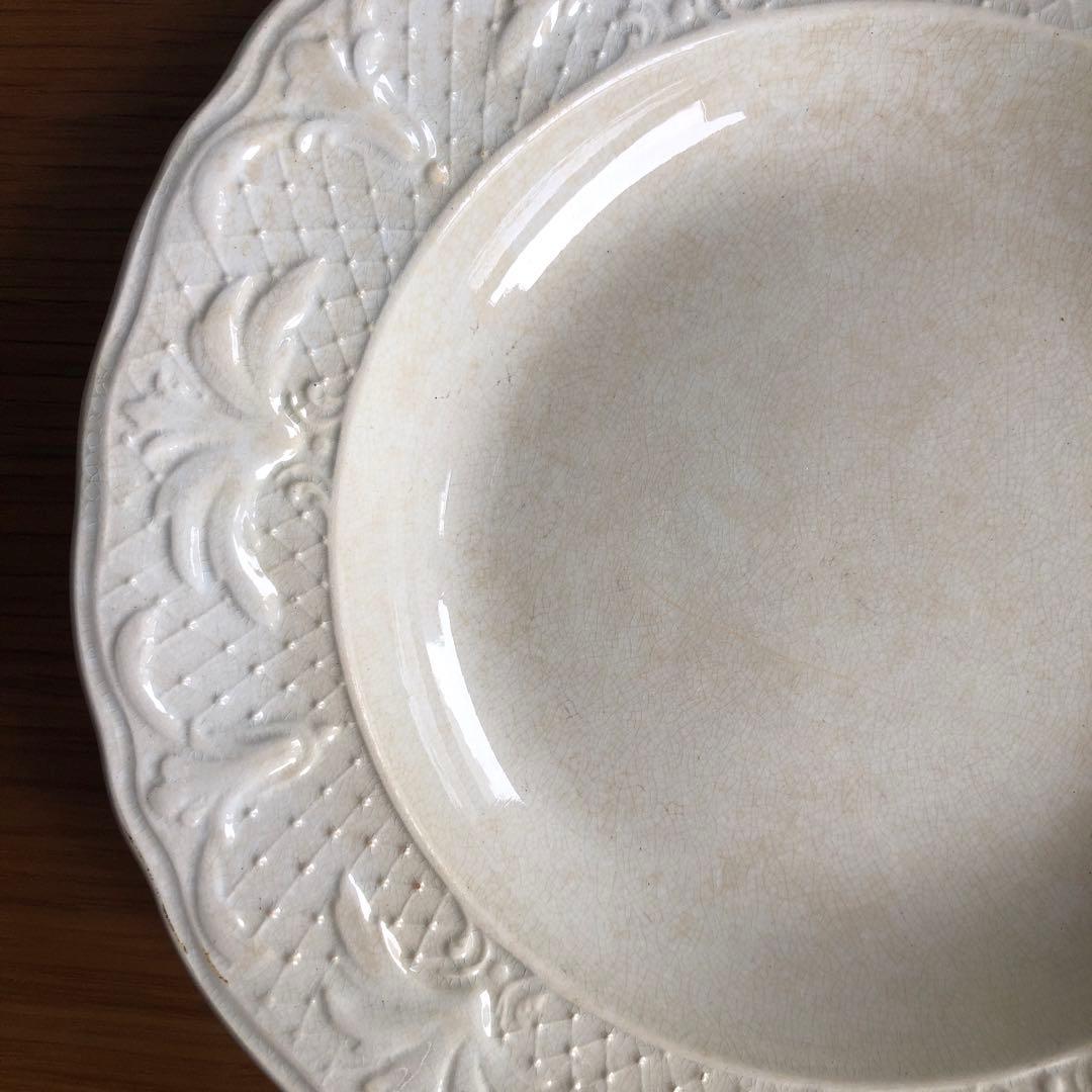 ボルドー 程よく色付いた枯れ感のあるレリーフプレート 深皿 フランスアンティーク