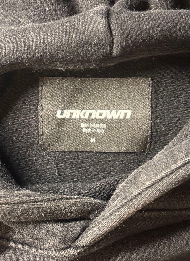 UNKNOWN ブラックパーカー　M