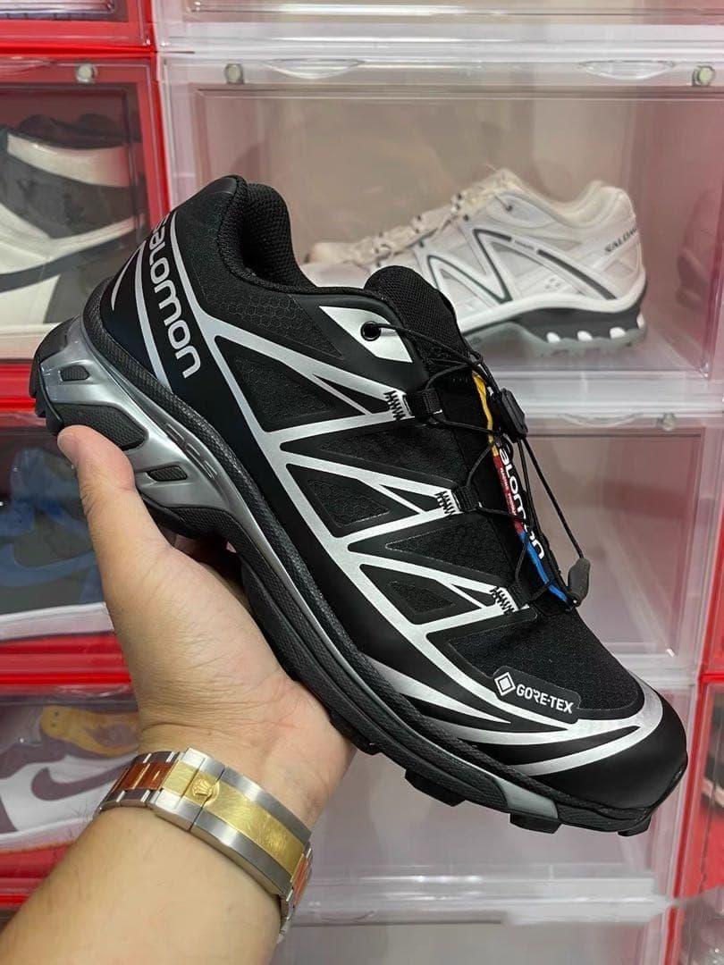 Salomon トレイルランニングシューズ