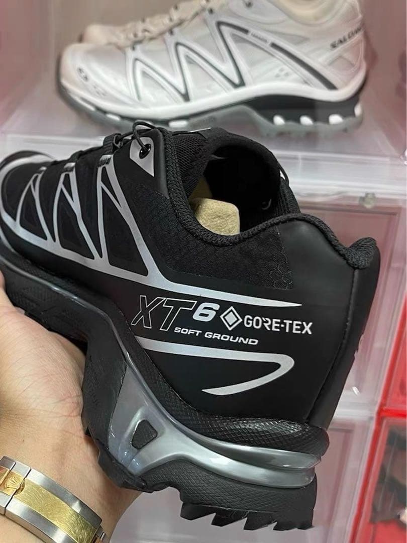 Salomon トレイルランニングシューズ
