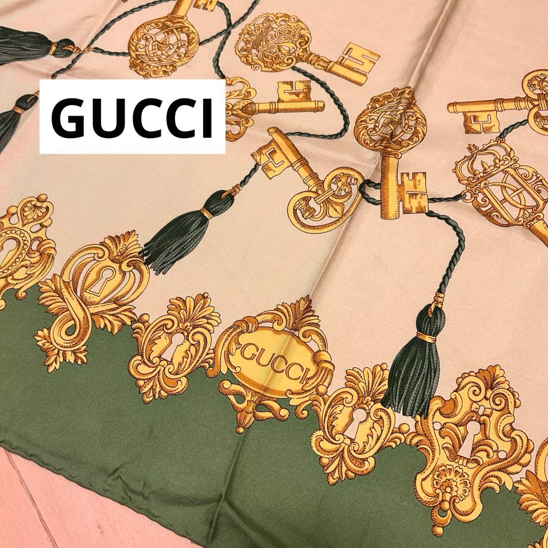 GUCCI グッチ　鍵とタッセル柄のスカーフ　グリーン　ゴールド
