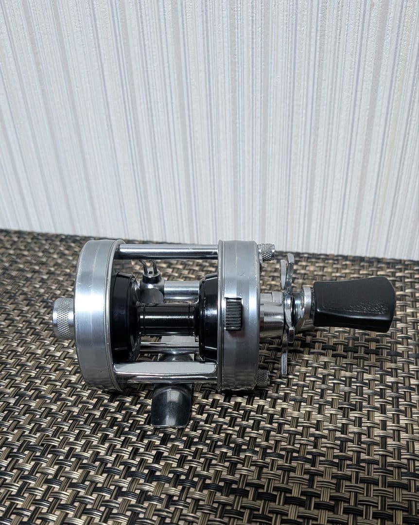 美品 ABU 2500c アブ 2500c アブガルシア 77/2