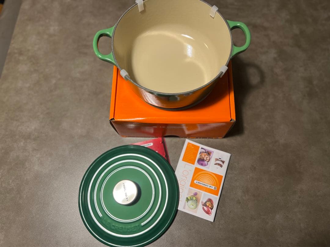 新品　ル・クルーゼ　シグニチャー ココット・ロンド 20cm バンブーグリーン