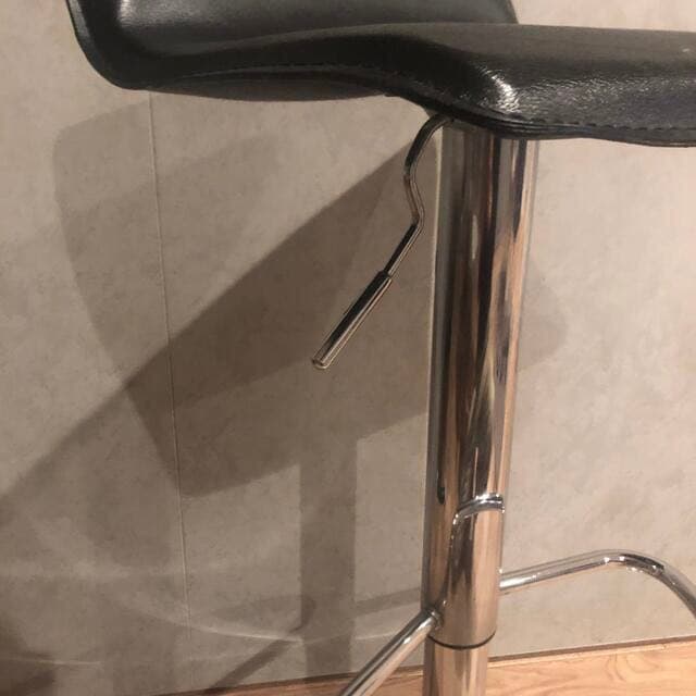 カウンターテーブルとカウンターチェア