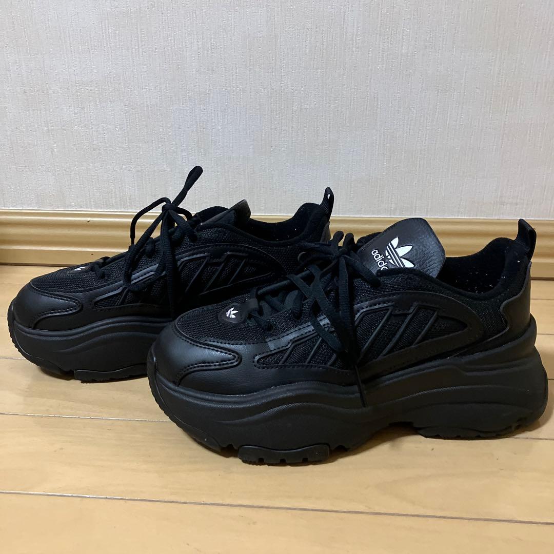 adidasスニーカー24cm