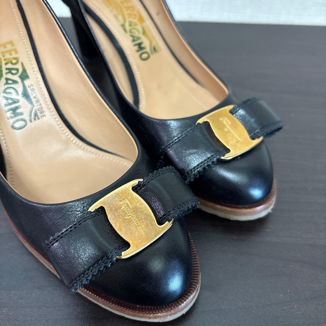 【Ferragamo】黒 リボン付きヒール