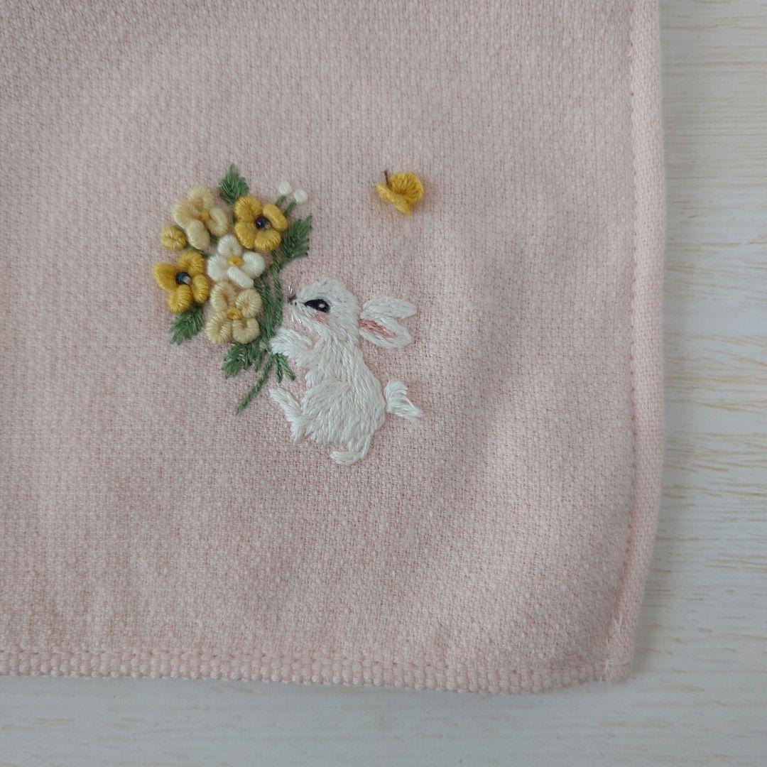 手刺繍入ちっちゃな タオルハンカチ【うさことフラワーブーケ】