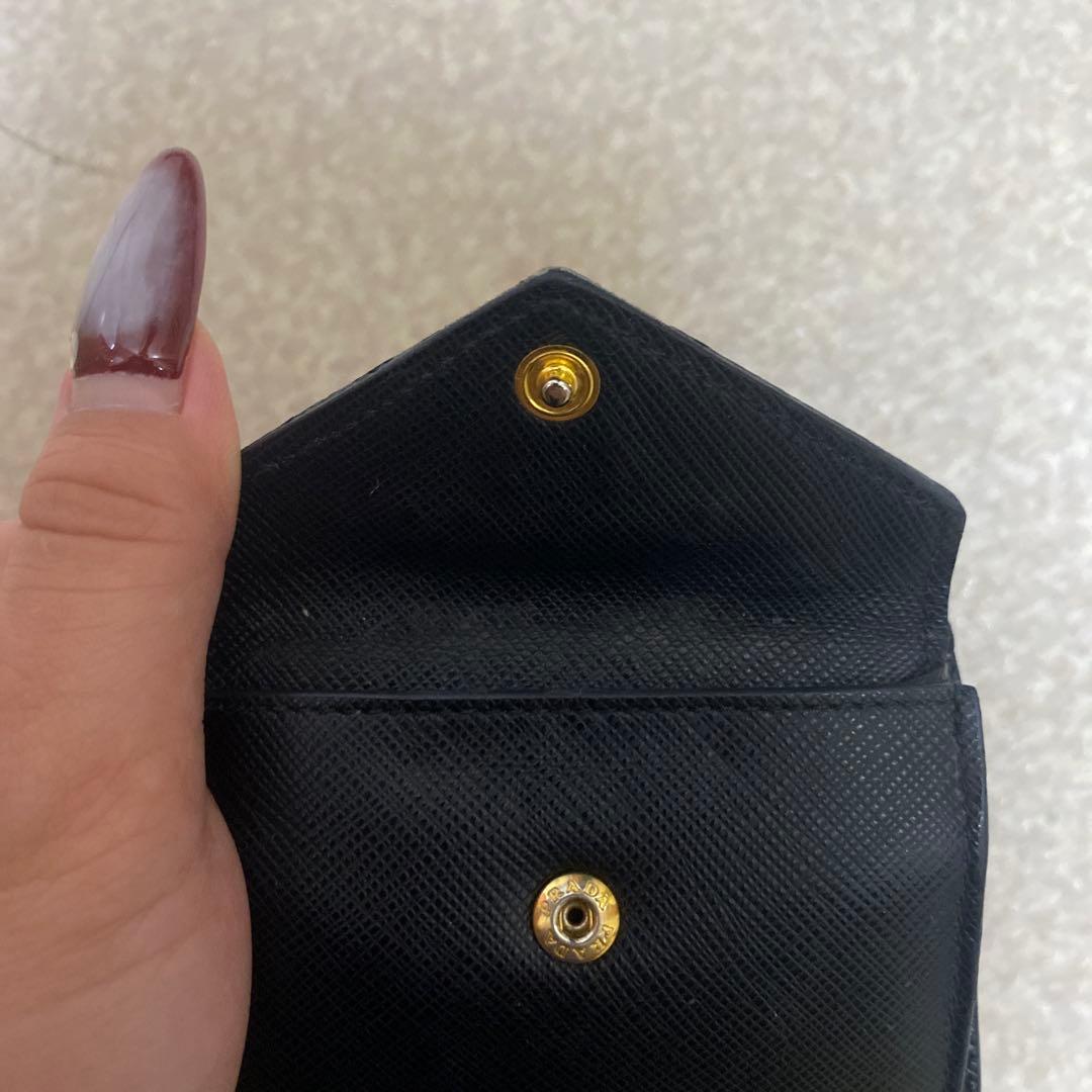 PRADA 黒 レザー 三つ折り財布