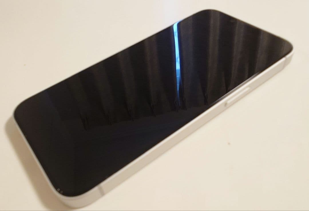 iPhone 16e 128GB ホワイト 本体 ケース付き