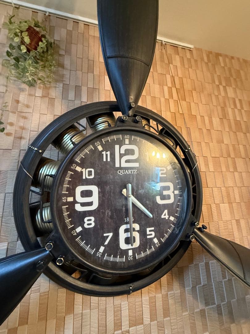 プロペラ型掛け時計