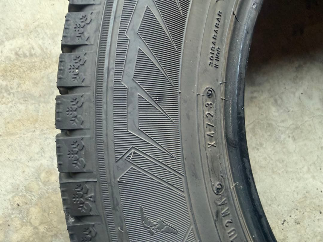 23年製造 205/65R16 グッドイヤー スタッドレスタイヤ4本セット