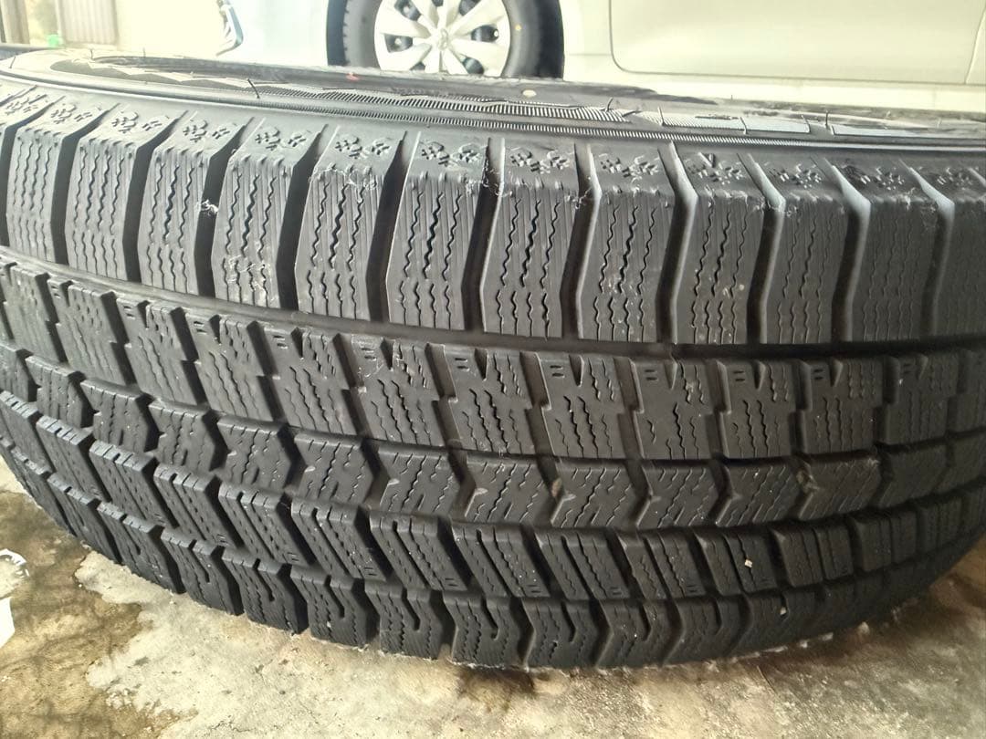 23年製造 205/65R16 グッドイヤー スタッドレスタイヤ4本セット