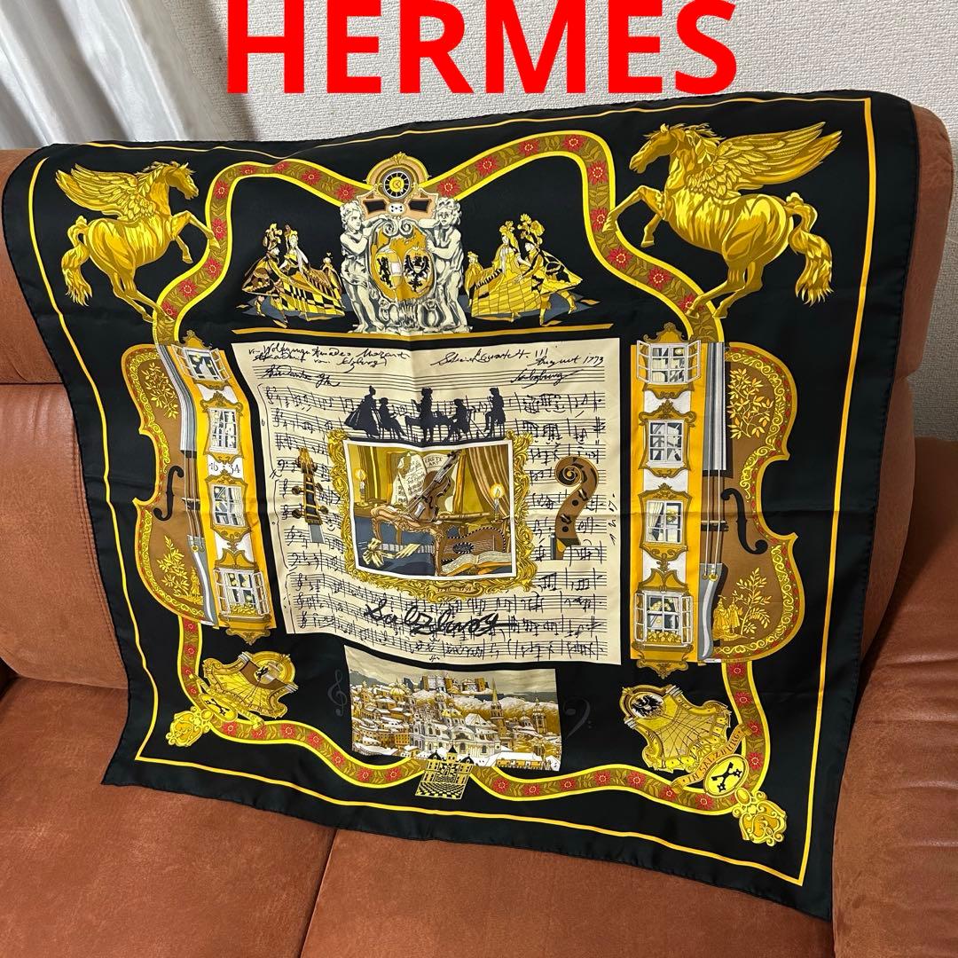 HERMES スカーフ 黒 金 中古 保管品 美品