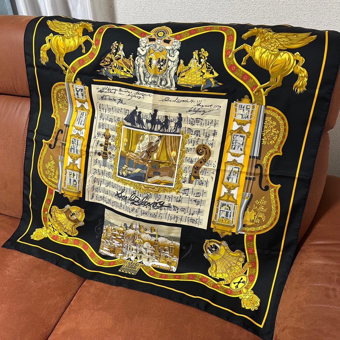 HERMES スカーフ 黒 金 中古 保管品 美品