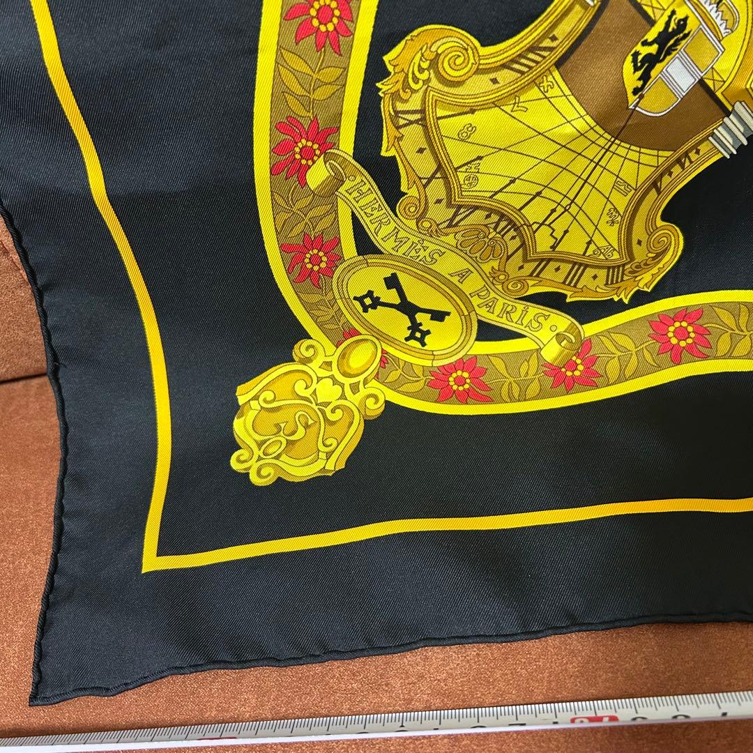HERMES スカーフ 黒 金 中古 保管品 美品