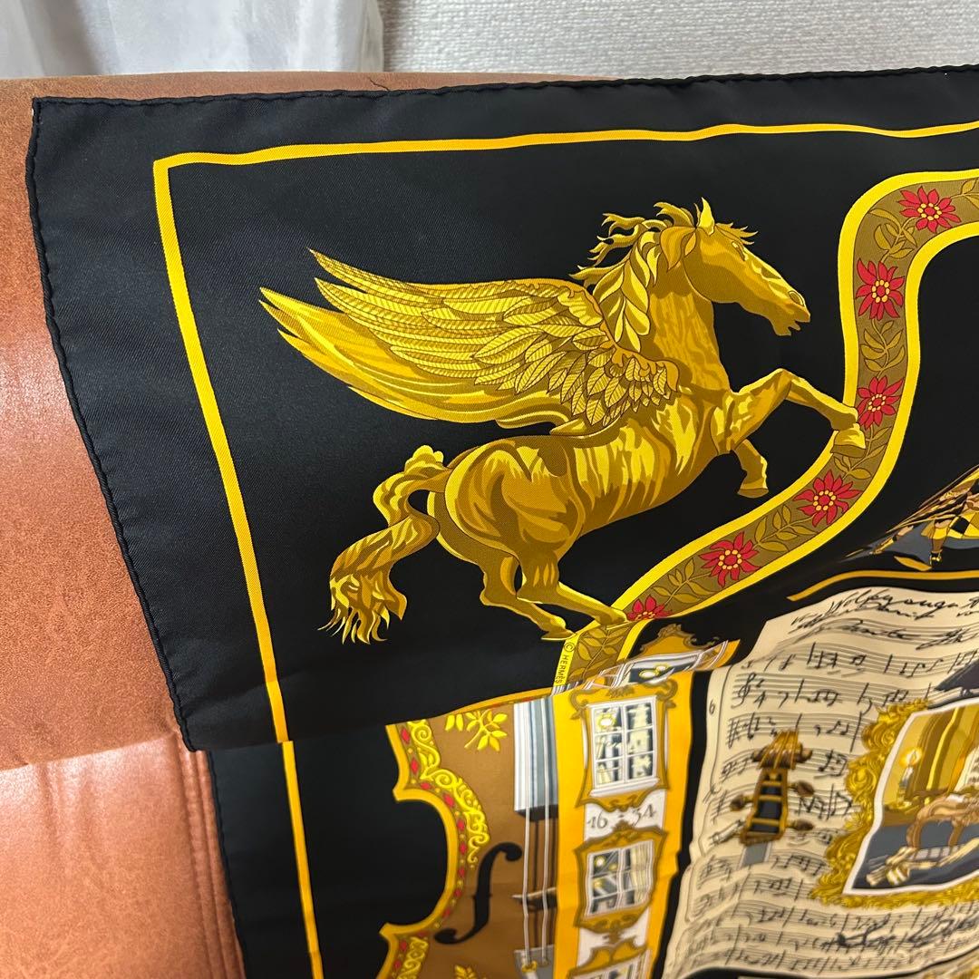 HERMES スカーフ 黒 金 中古 保管品 美品