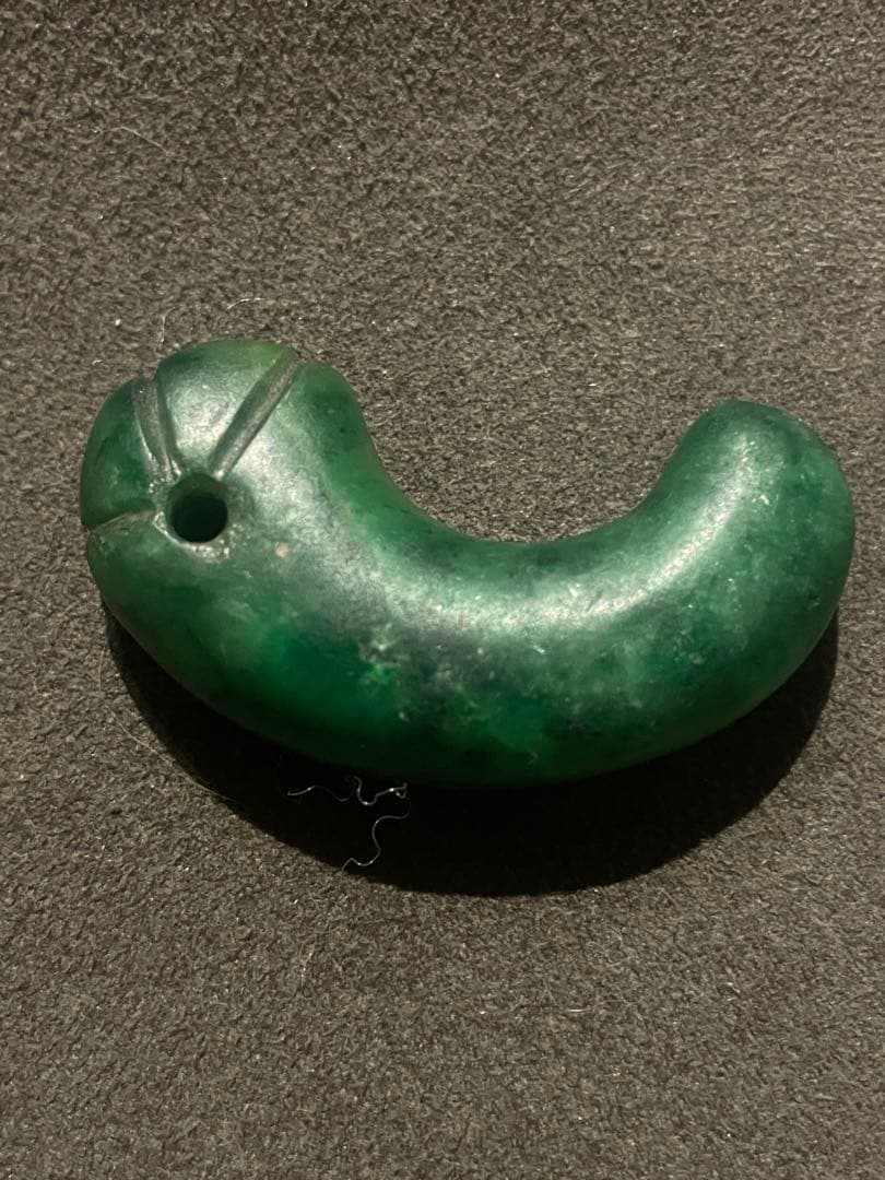 古墳時代　丁字勾玉　ロウカン翡翠　出土　約4.9cm