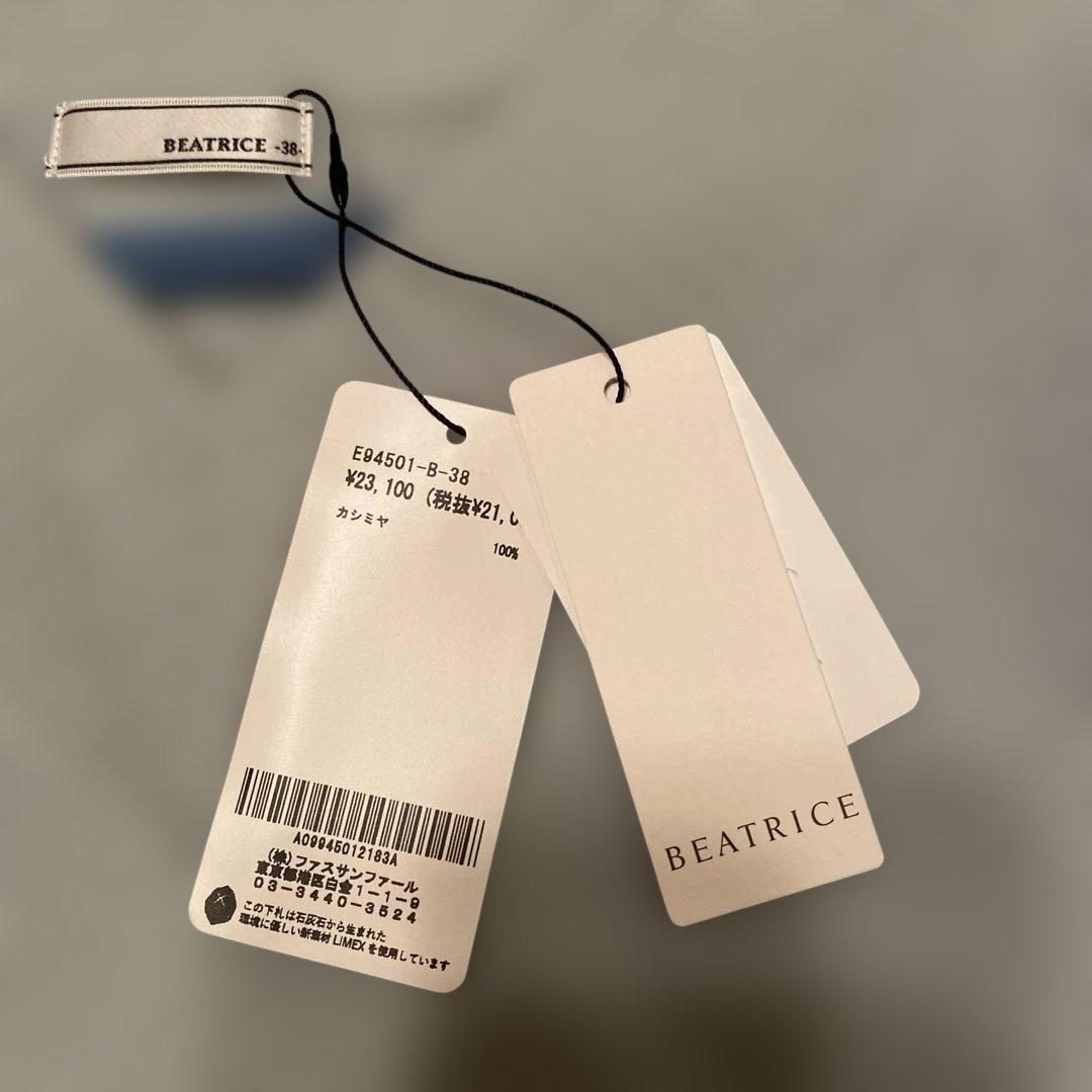 ［新品］BEATRICE カシミヤ100%Vネックニット Mサイズ