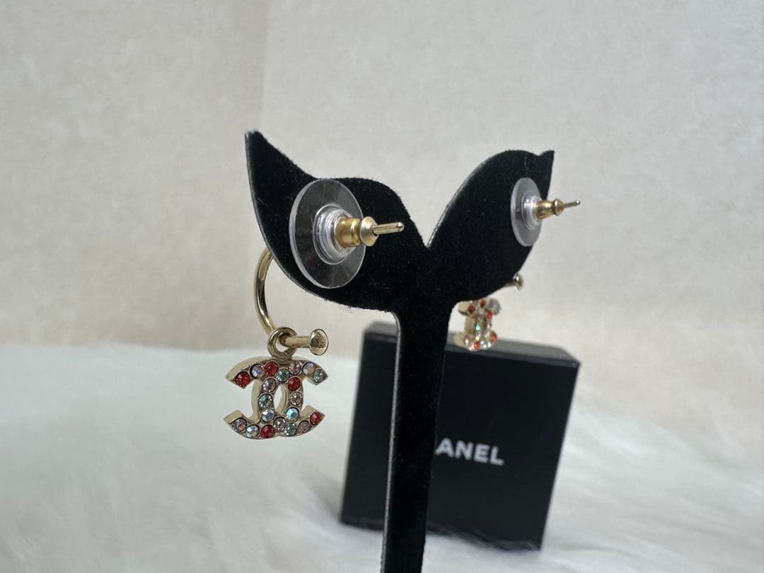 CHANEL ロゴストーン付きフープピアス