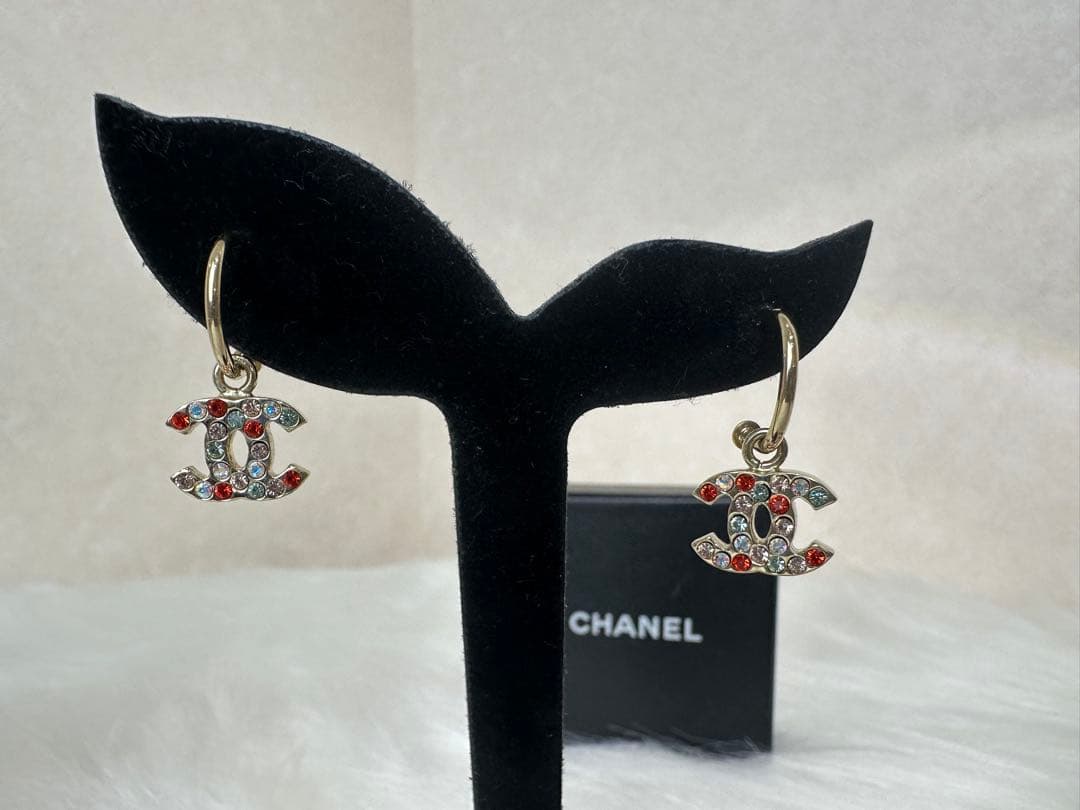 CHANEL ロゴストーン付きフープピアス
