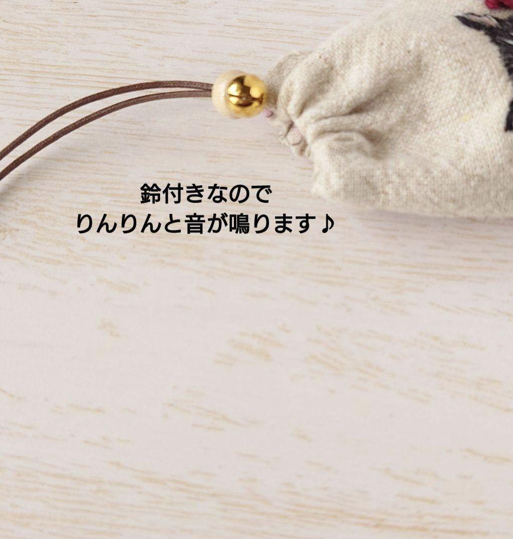 ちっちゃなりんりんお守りサシェ /巾着サシェ【黒猫と赤い花】